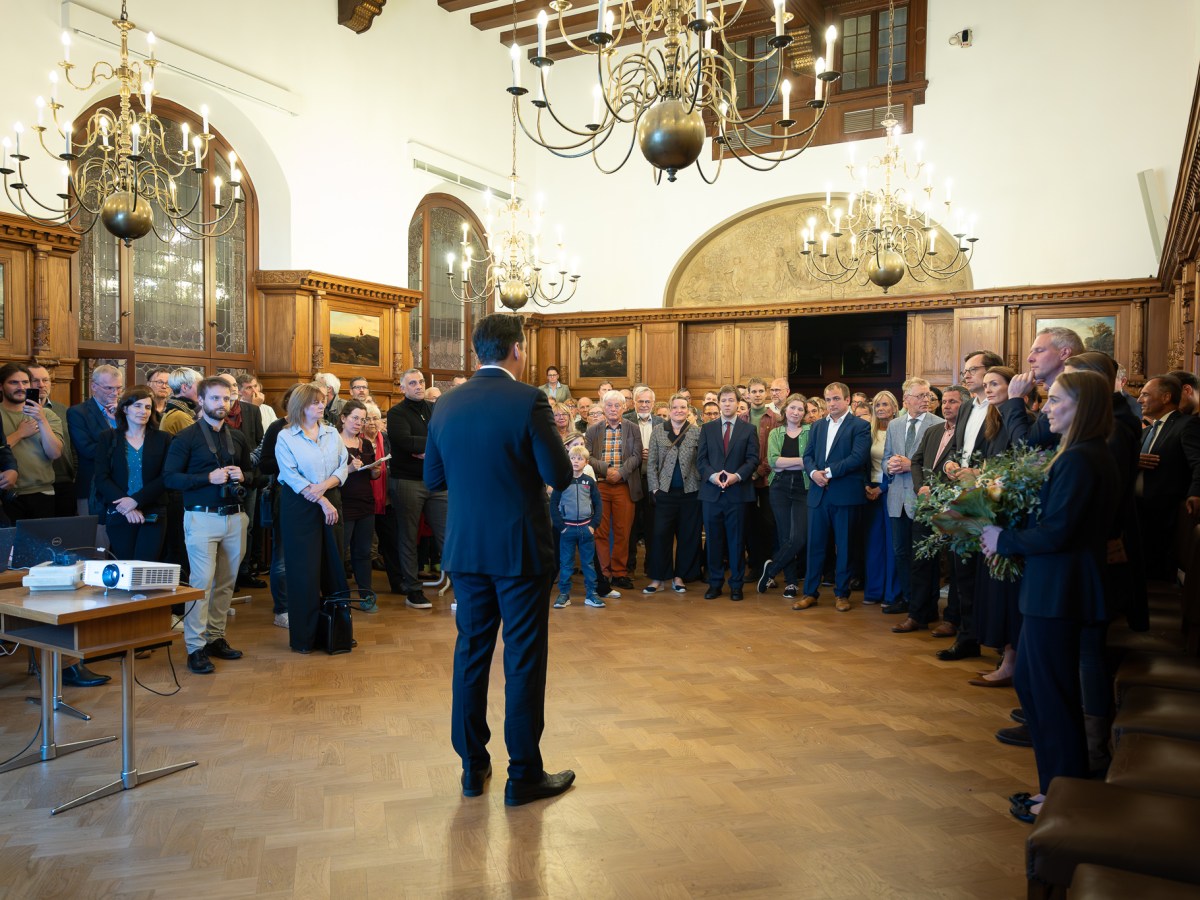 Ein dramatischer Wahlabend in 55 Fotos