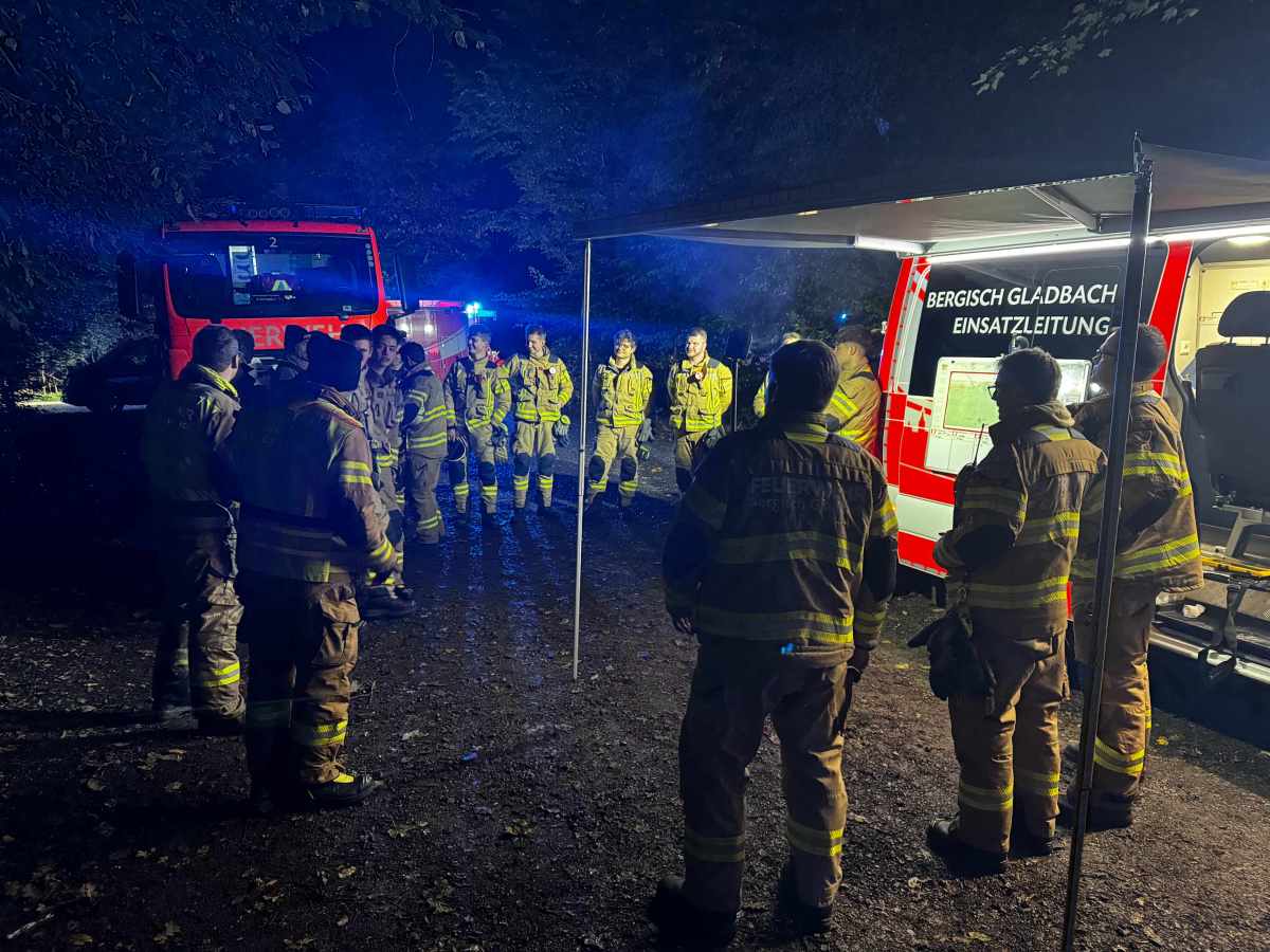Sucheinsatz im Königsforst fordert Feuerwehr und Polizei