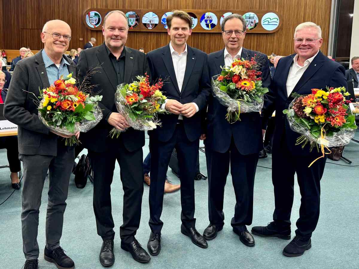 Kreistag nimmt Arbeit auf und wählt vier Vize-Landräte