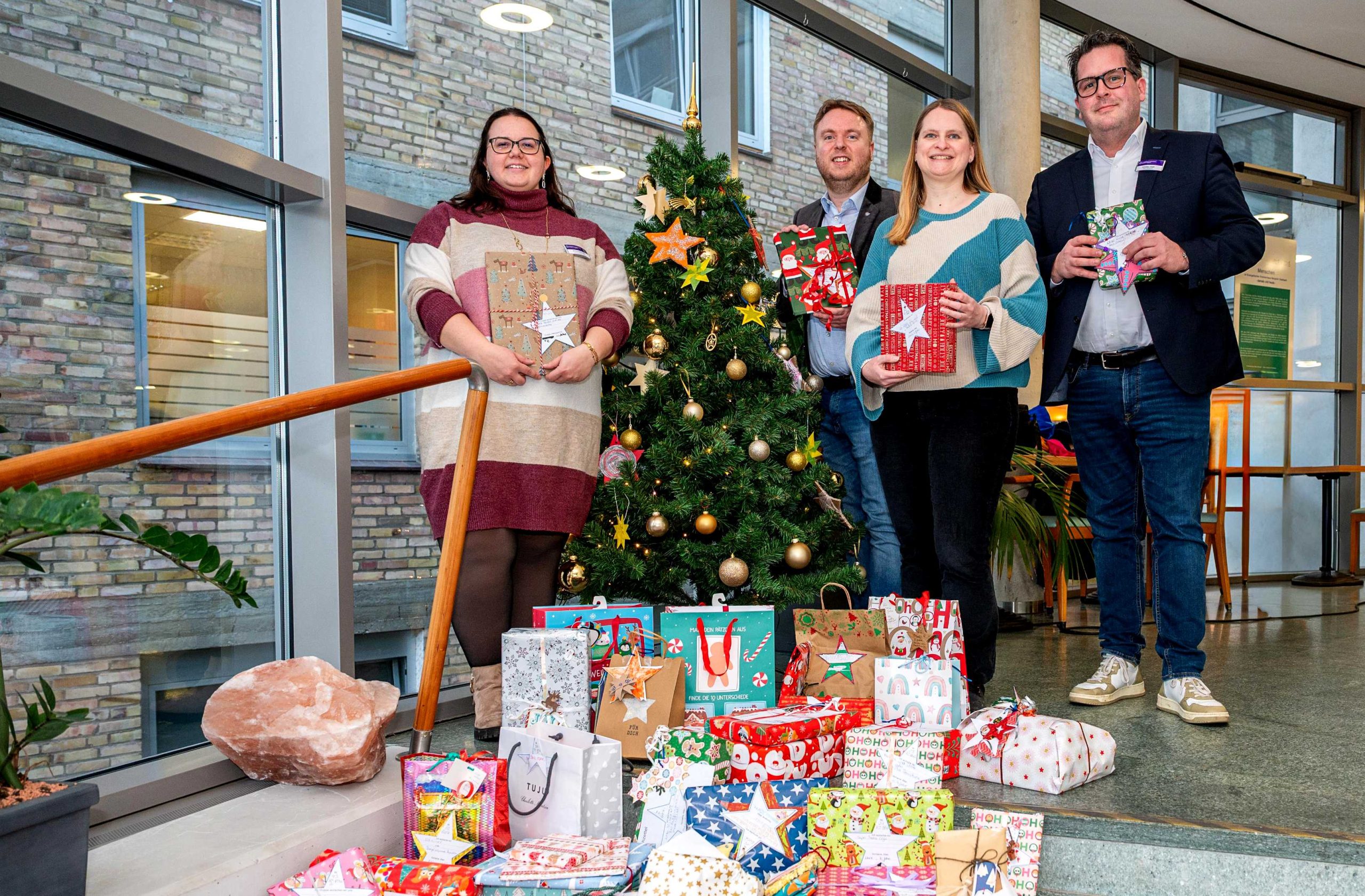 Wunschzettelbaum-auf-dem-Quirlsberg-hilft-bed-rftigen-Kindern