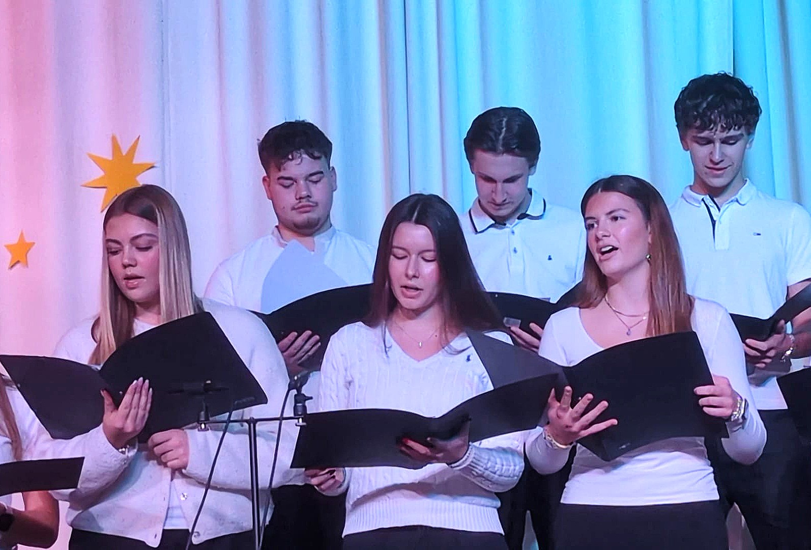 Festliches-Weihnachtskonzert-am-Gymnasium-Herkenrath