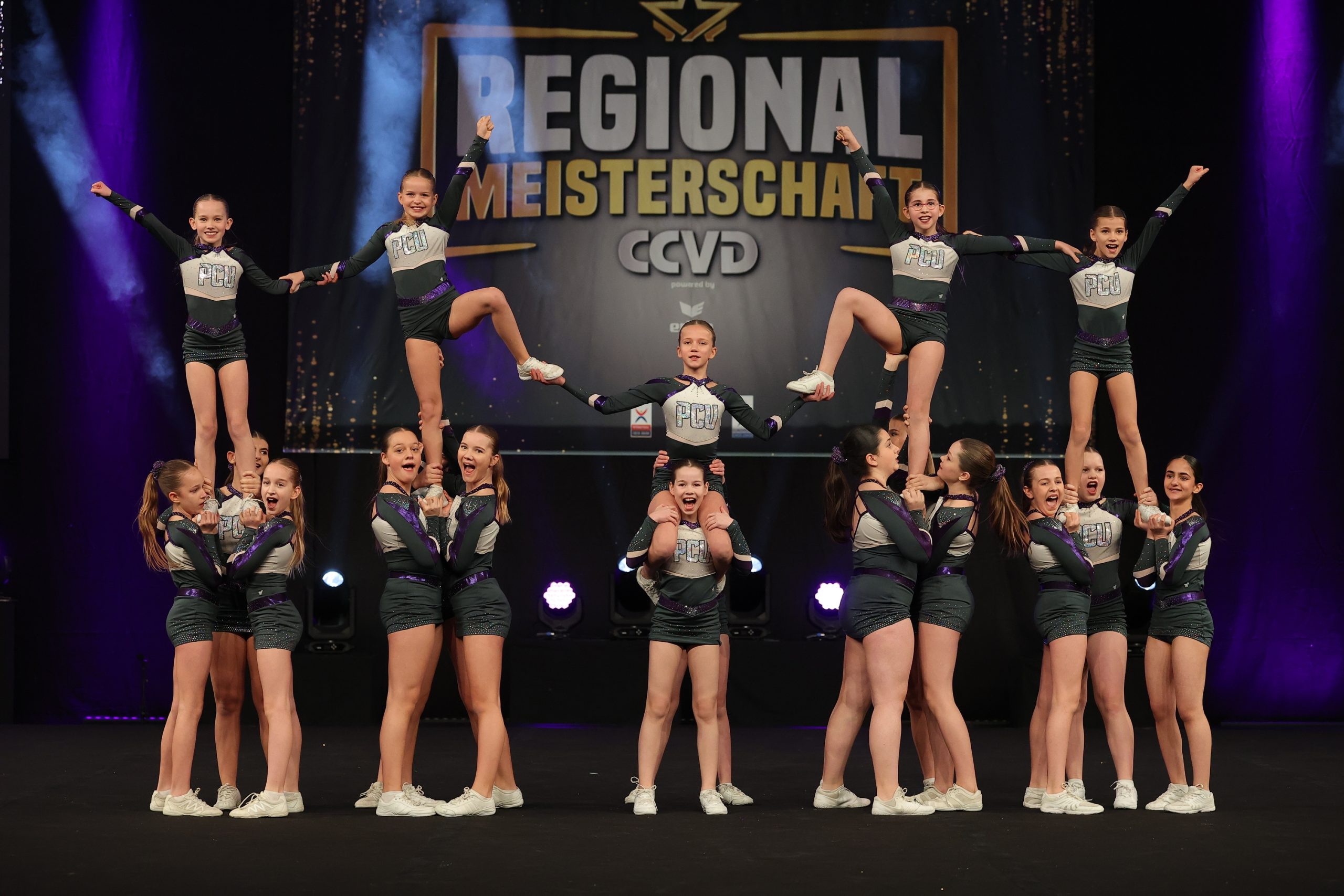 Refrather-Cheerleader-berzeugen-bei-Regionalmeisterschaft-West