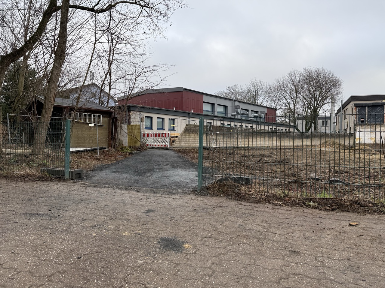 Zur-Concordia-Schule-geht-es-nun-hinten-herum