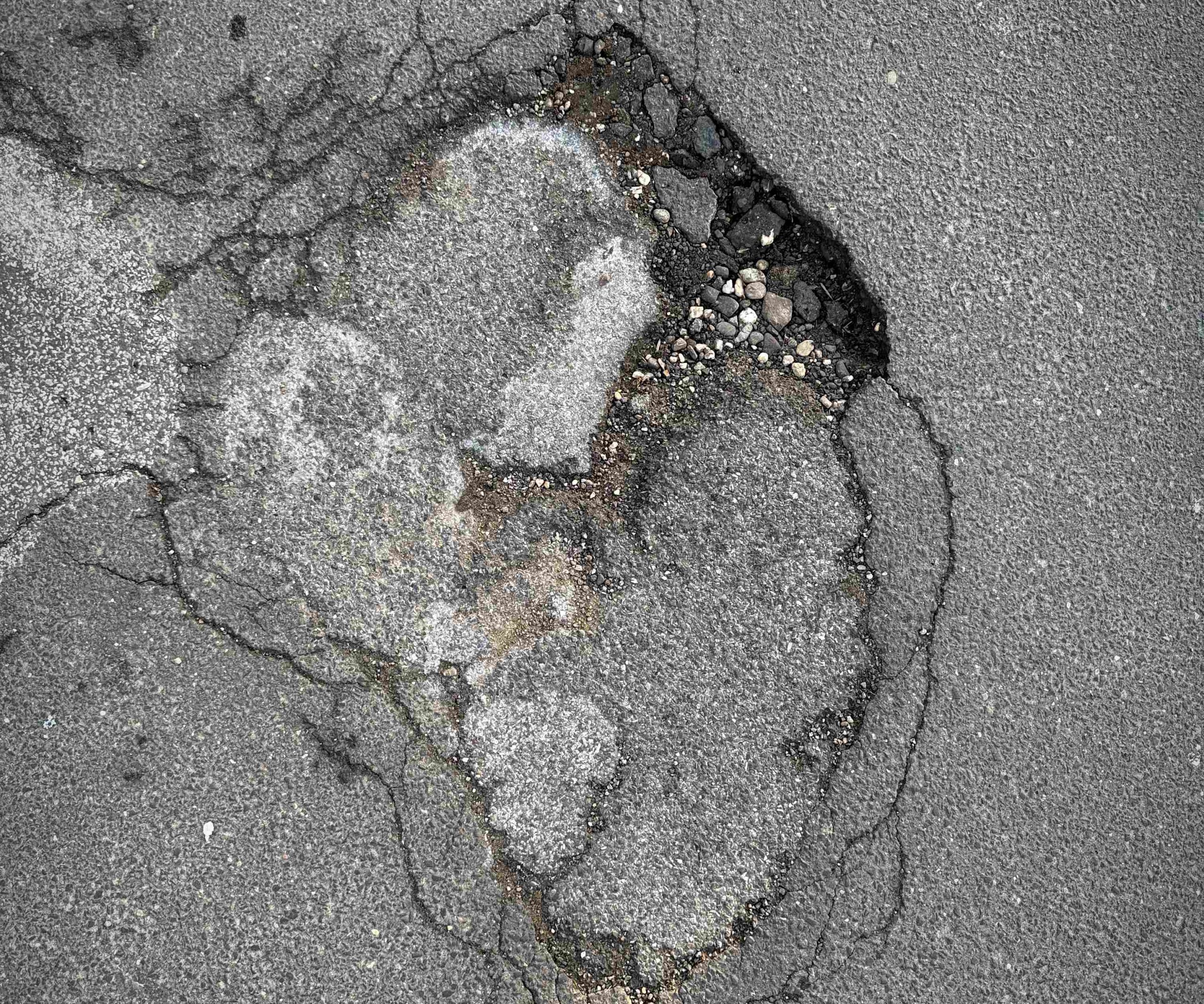 Bautrupps-der-Stadt-flicken-jeden-Tag-mehr-als-50-Schlagl-cher