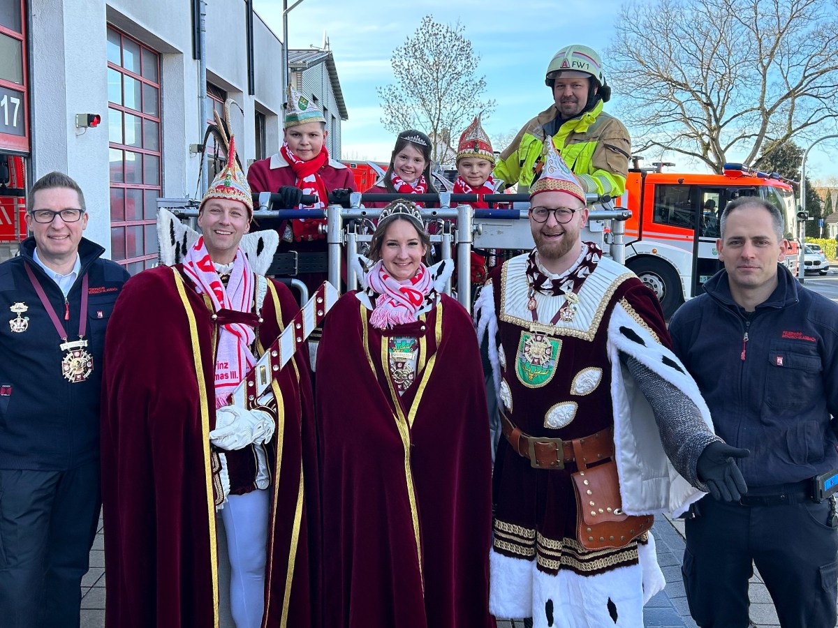 Dreimol „Gläbbisch Alaaf“ op de Füürwaach