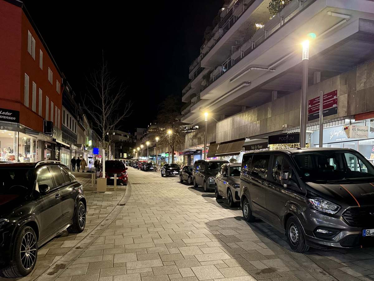 Stadt will Auto-Chaos in der Schlossstraße ordnen