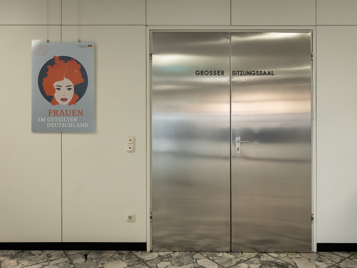 Kreishaus zeigt: Frauenbilder und Frauenrollen in Ost und West