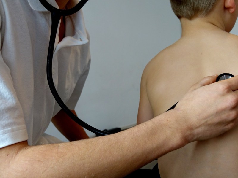 Wo Eltern mit kranken Kindern im Notfall Hilfe bekommen