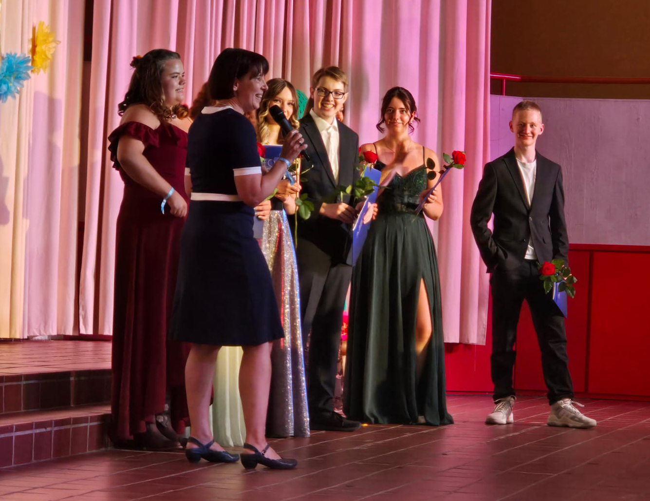 Abitur-am-Gymnasium-Herkenrath-Geb-ndelt-stark