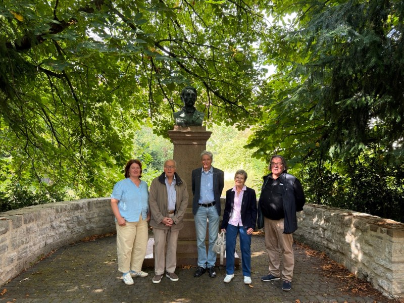 Verschönerungsverein setzt Restauration des Büstengartens auf Zanders fort