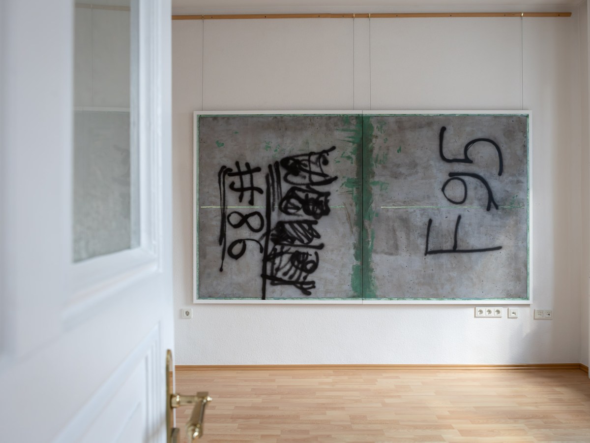 Vertraute Spuren – Anibal Maximilian Kostka und das „Offene Feld“ in der Galerie Partout